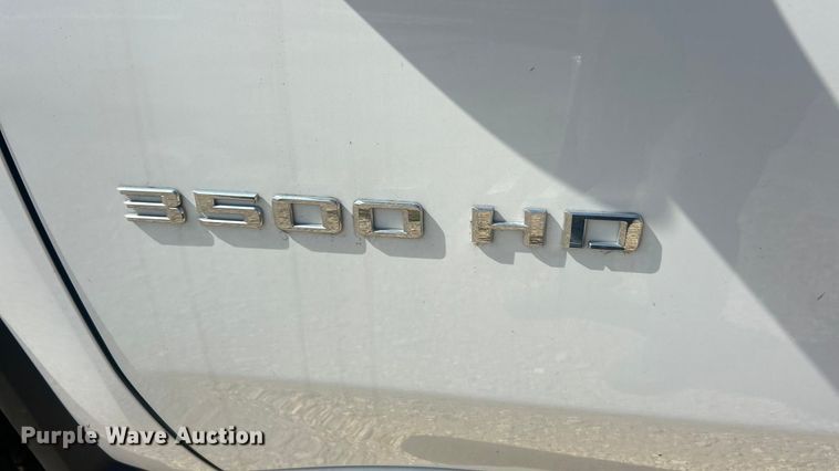 image for item ET3239 2022 Chevrolet Silverado 3500HD Crew Cab pickup truck