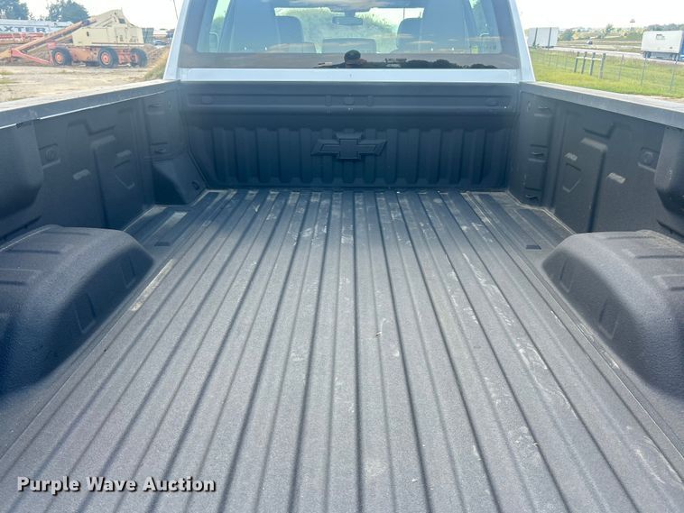 image for item ET3239 2022 Chevrolet Silverado 3500HD Crew Cab pickup truck