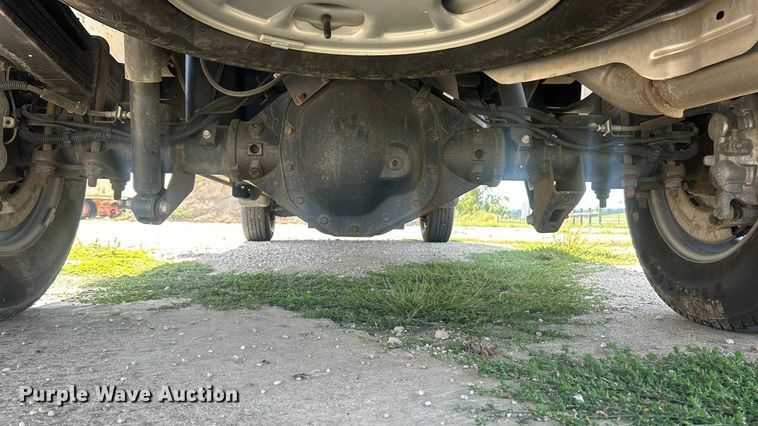 image for item ET3239 2022 Chevrolet Silverado 3500HD Crew Cab pickup truck