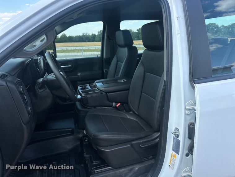 image for item ET3239 2022 Chevrolet Silverado 3500HD Crew Cab pickup truck