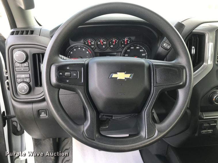 image for item ET3239 2022 Chevrolet Silverado 3500HD Crew Cab pickup truck