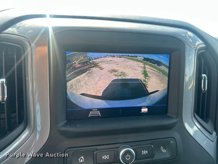 image for item ET3239 2022 Chevrolet Silverado 3500HD Crew Cab pickup truck