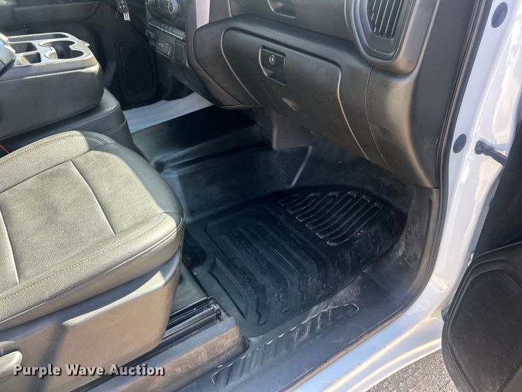 image for item ET3239 2022 Chevrolet Silverado 3500HD Crew Cab pickup truck