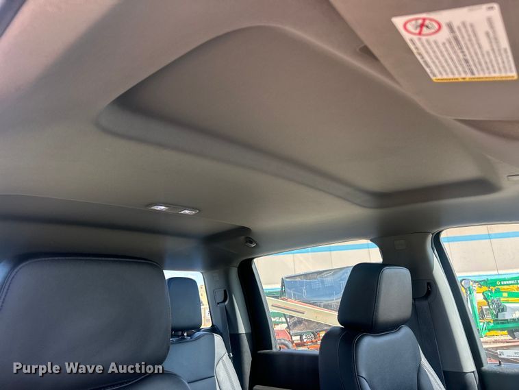 image for item ET3239 2022 Chevrolet Silverado 3500HD Crew Cab pickup truck