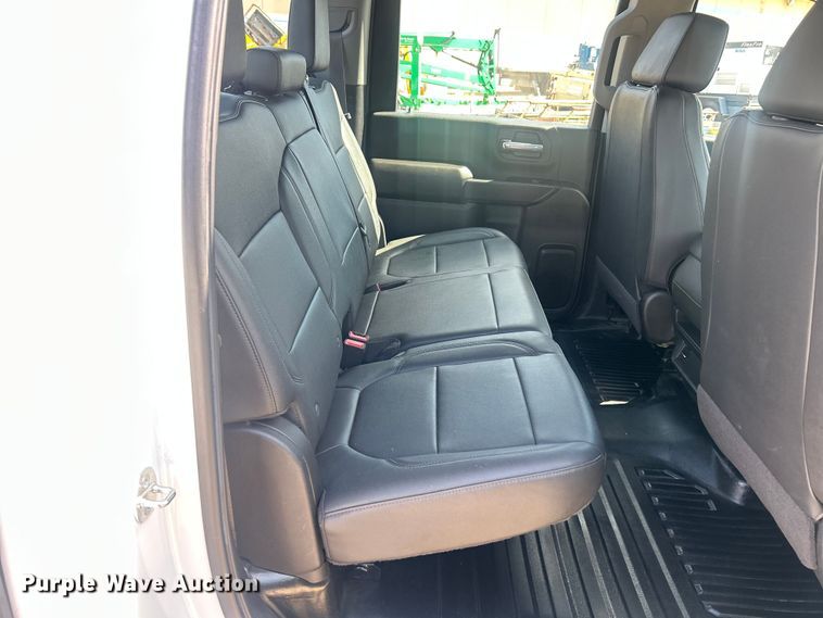 image for item ET3239 2022 Chevrolet Silverado 3500HD Crew Cab pickup truck
