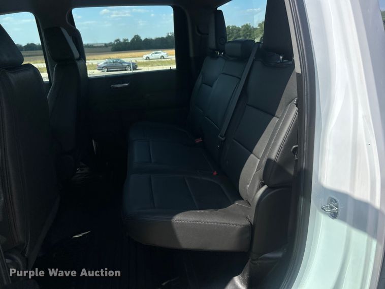 image for item ET3239 2022 Chevrolet Silverado 3500HD Crew Cab pickup truck