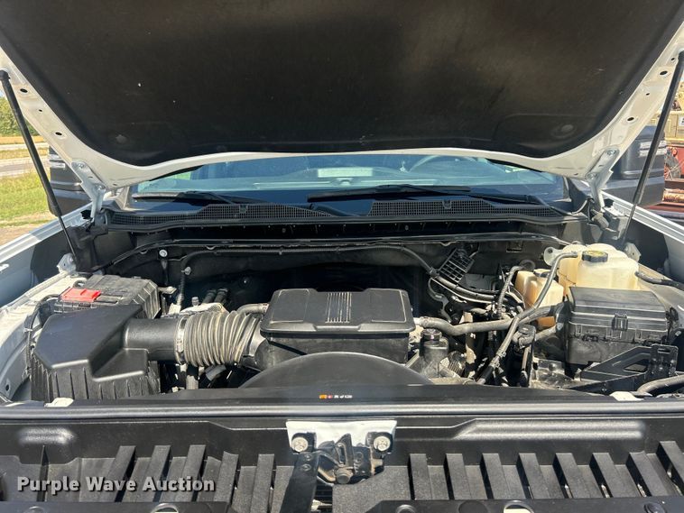 image for item ET3239 2022 Chevrolet Silverado 3500HD Crew Cab pickup truck