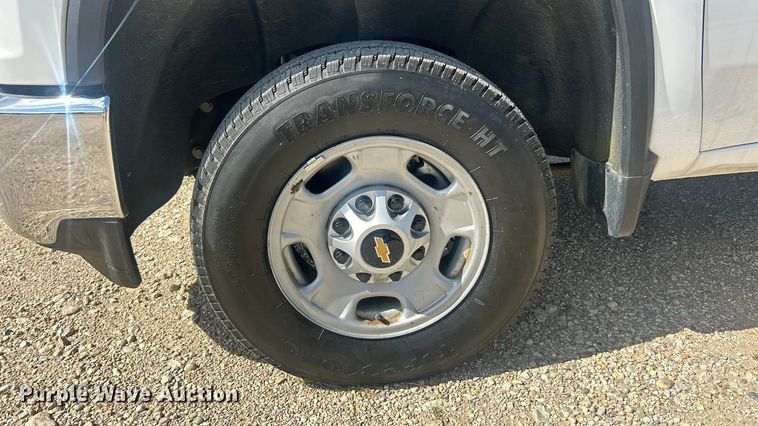 image for item ET3239 2022 Chevrolet Silverado 3500HD Crew Cab pickup truck