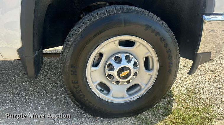 image for item ET3239 2022 Chevrolet Silverado 3500HD Crew Cab pickup truck