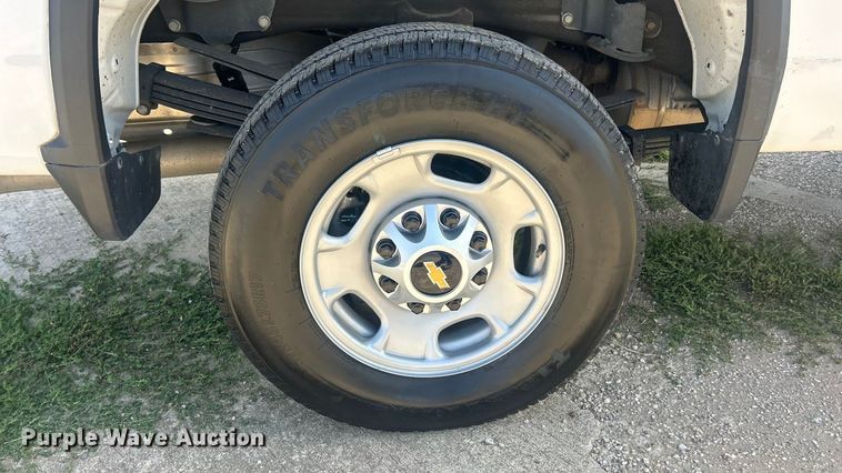 image for item ET3239 2022 Chevrolet Silverado 3500HD Crew Cab pickup truck