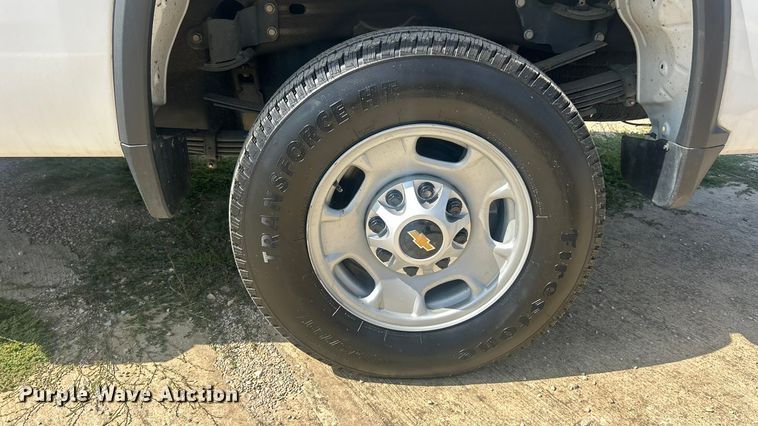 image for item ET3239 2022 Chevrolet Silverado 3500HD Crew Cab pickup truck