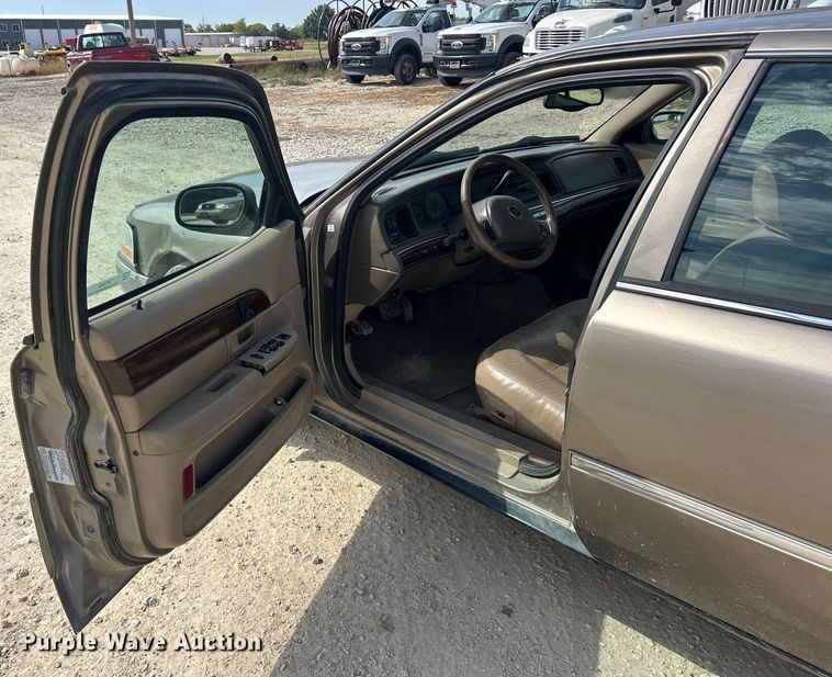 image for item ET3262 2003 Mercury Grand Marquis 