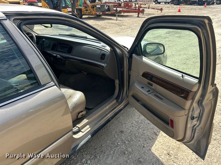 image for item ET3262 2003 Mercury Grand Marquis 