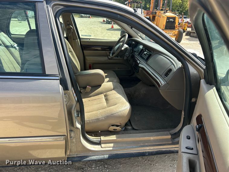 image for item ET3262 2003 Mercury Grand Marquis 