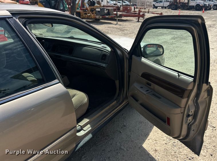 image for item ET3263 2003 Mercury Grand Marquis 