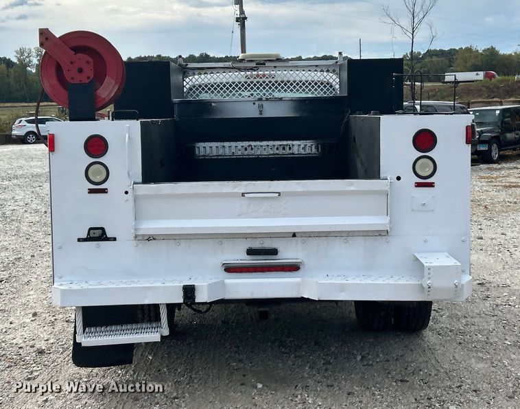 image for item ET3322 2011 Ford F550 utility / service truck