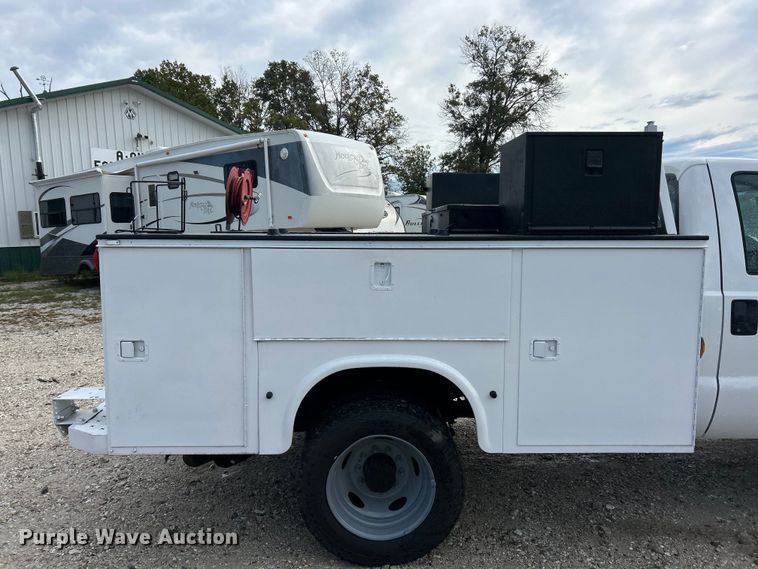 image for item ET3322 2011 Ford F550 utility / service truck