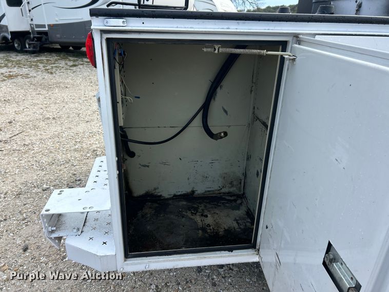 image for item ET3322 2011 Ford F550 utility / service truck