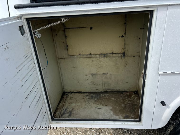 image for item ET3322 2011 Ford F550 utility / service truck