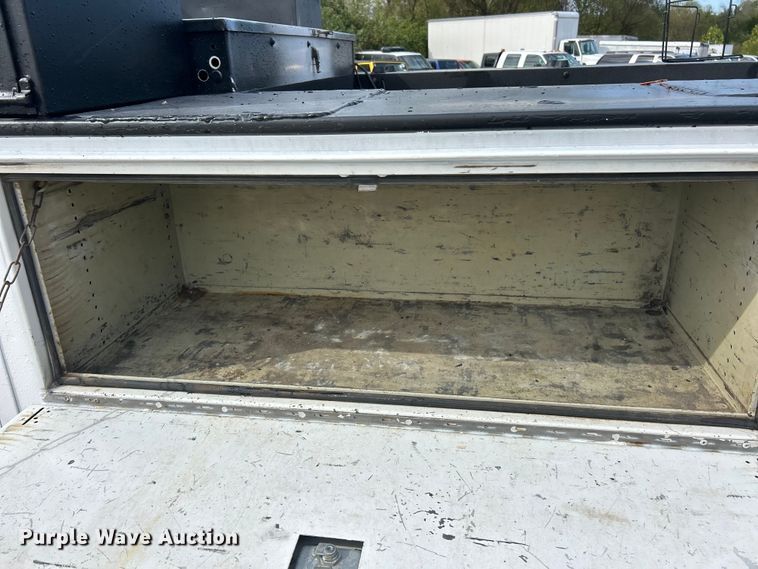 image for item ET3322 2011 Ford F550 utility / service truck