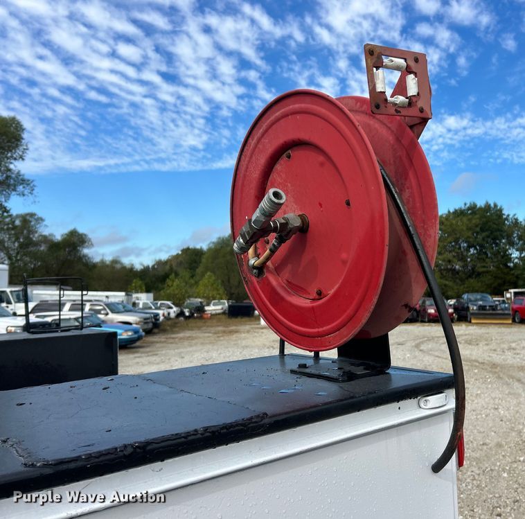 image for item ET3322 2011 Ford F550 utility / service truck