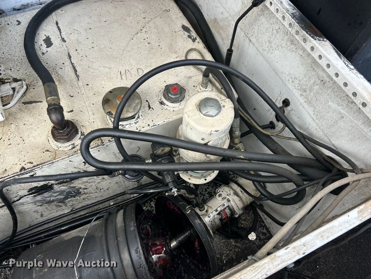 image for item ET3322 2011 Ford F550 utility / service truck