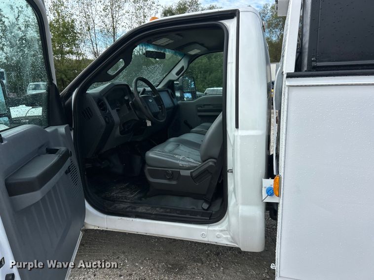 image for item ET3322 2011 Ford F550 utility / service truck