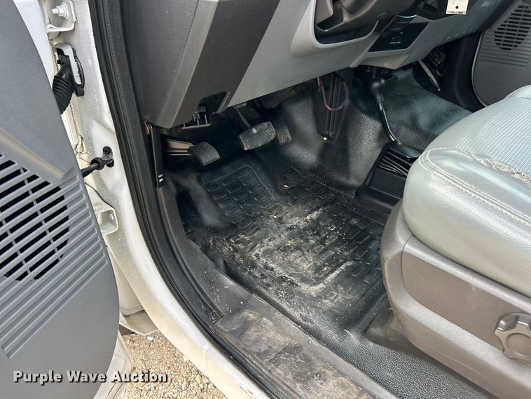 image for item ET3322 2011 Ford F550 utility / service truck