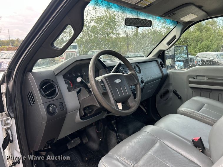 image for item ET3322 2011 Ford F550 utility / service truck