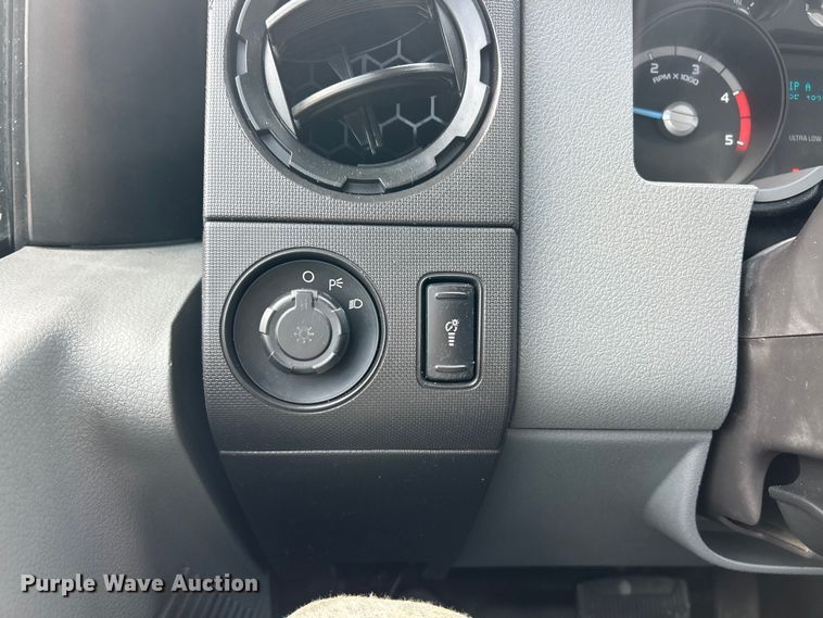 image for item ET3322 2011 Ford F550 utility / service truck