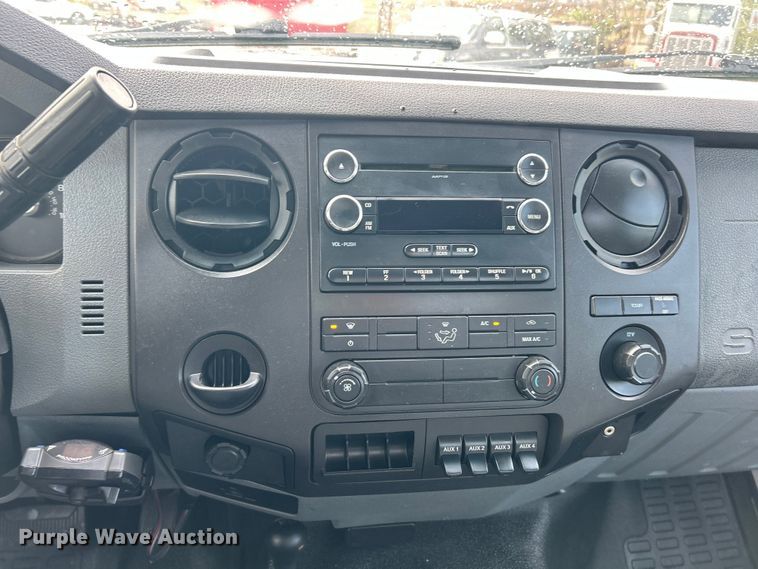 image for item ET3322 2011 Ford F550 utility / service truck