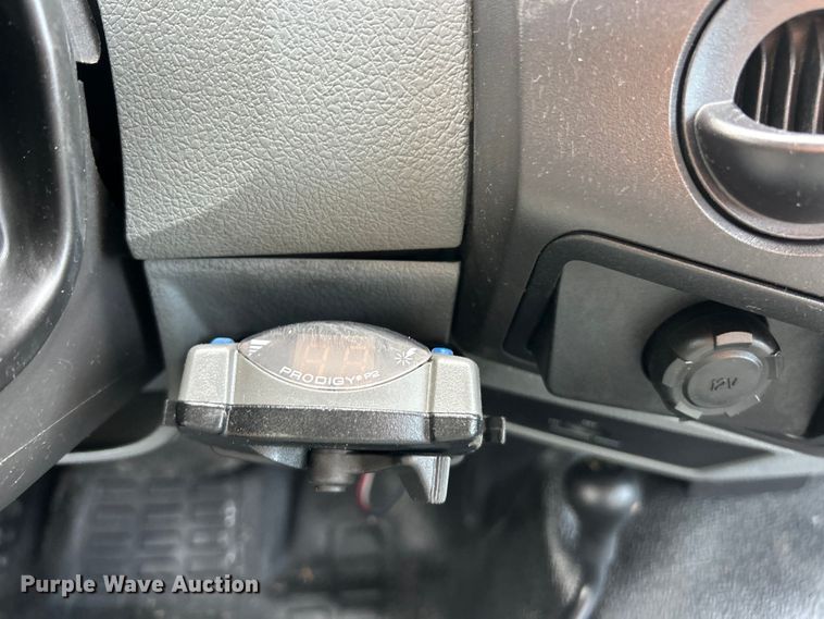 image for item ET3322 2011 Ford F550 utility / service truck