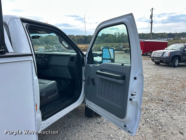 image for item ET3322 2011 Ford F550 utility / service truck