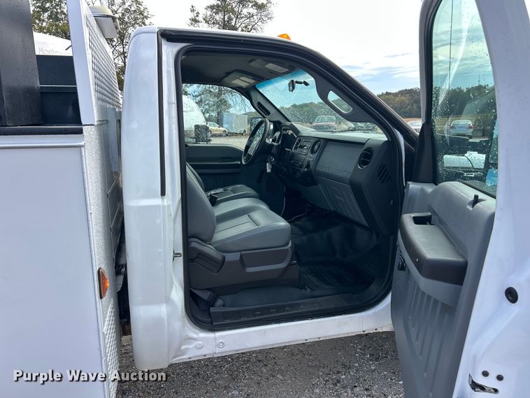 image for item ET3322 2011 Ford F550 utility / service truck