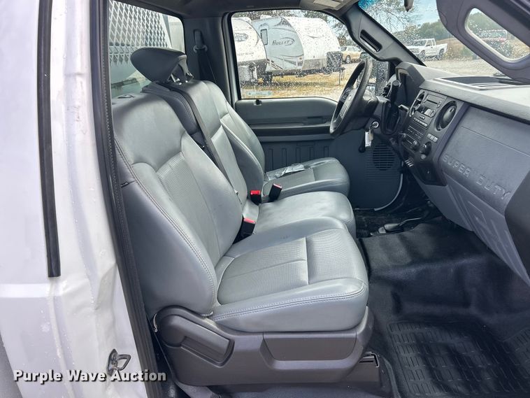 image for item ET3322 2011 Ford F550 utility / service truck