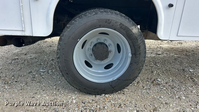 image for item ET3322 2011 Ford F550 utility / service truck