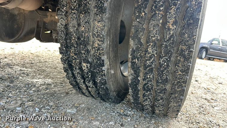 image for item ET3322 2011 Ford F550 utility / service truck