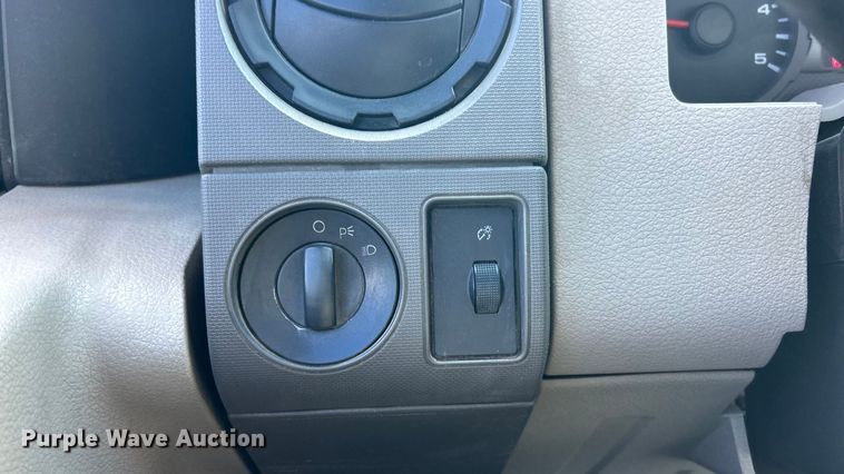 image for item ET3323 2008 Ford F550 truck cab and chassis