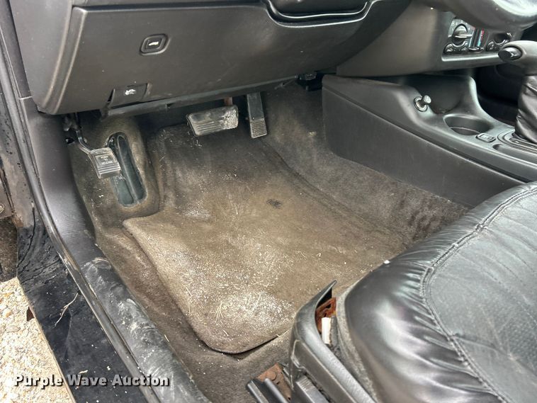 image for item ET3327 2002 Chevrolet Monte Carlo SS 