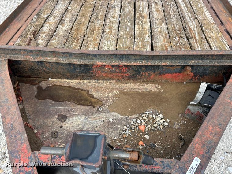 image for item ET3328 2001 Towmaster equipment trailer