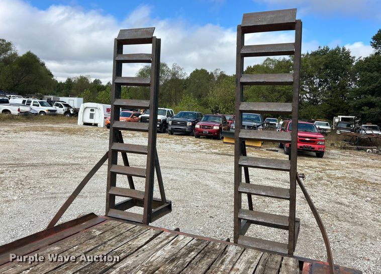 image for item ET3328 2001 Towmaster equipment trailer