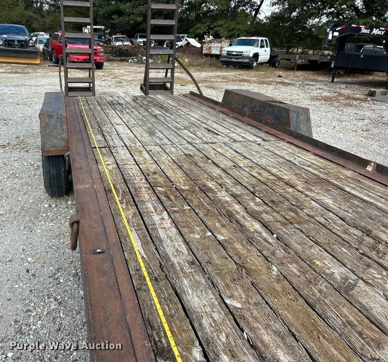 image for item ET3328 2001 Towmaster equipment trailer