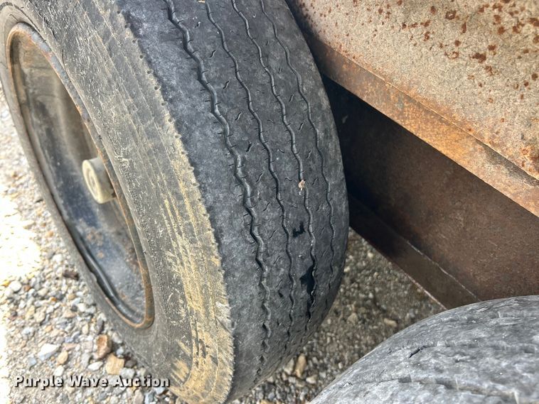 image for item ET3328 2001 Towmaster equipment trailer