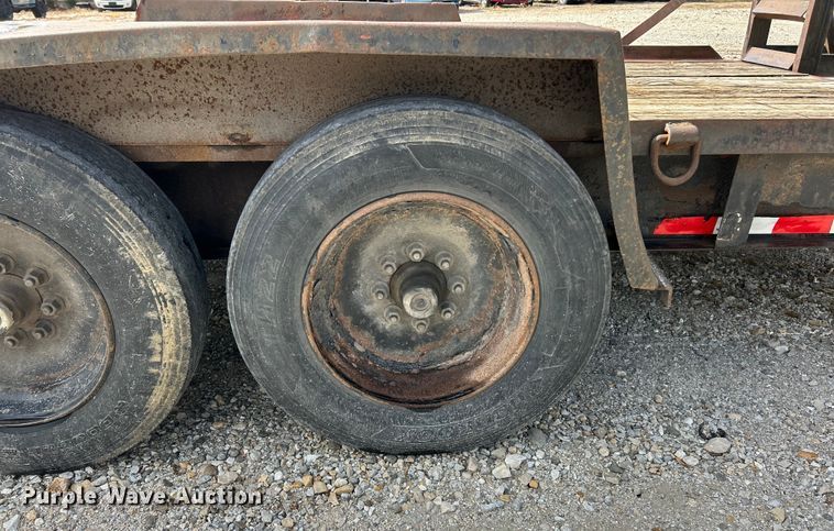 image for item ET3328 2001 Towmaster equipment trailer