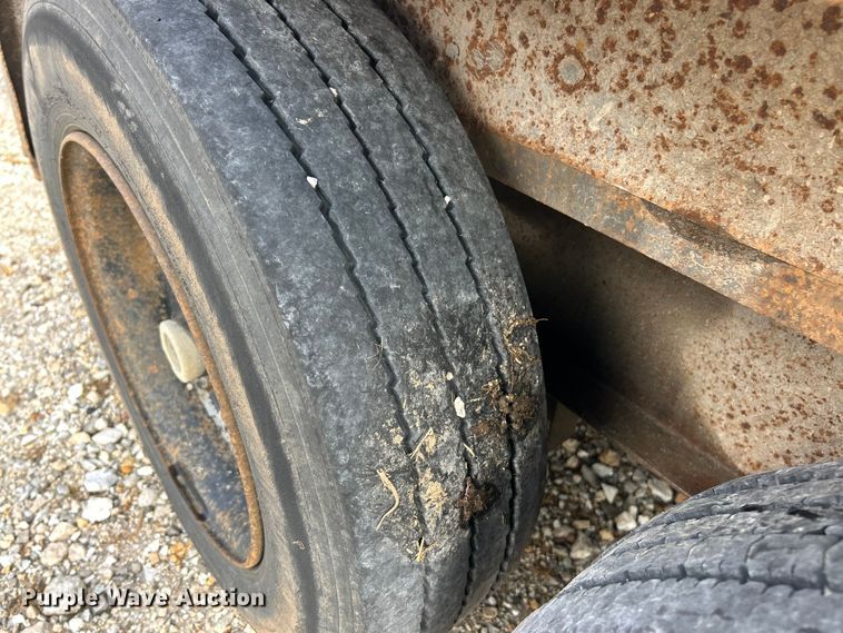 image for item ET3328 2001 Towmaster equipment trailer