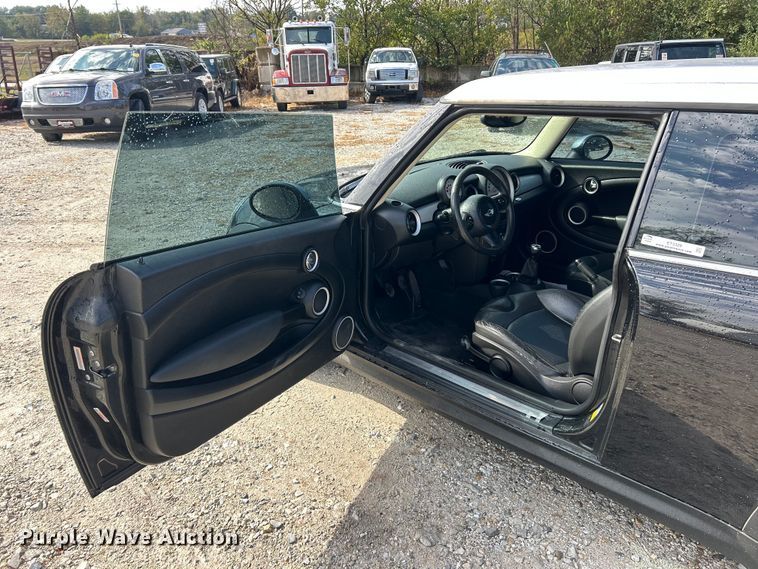 image for item ET3329 2011 Mini Cooper 