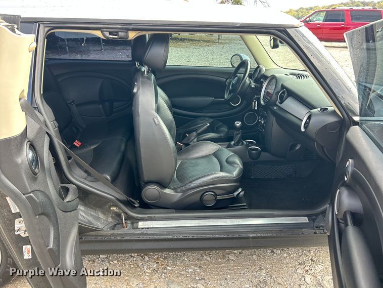 image for item ET3329 2011 Mini Cooper 