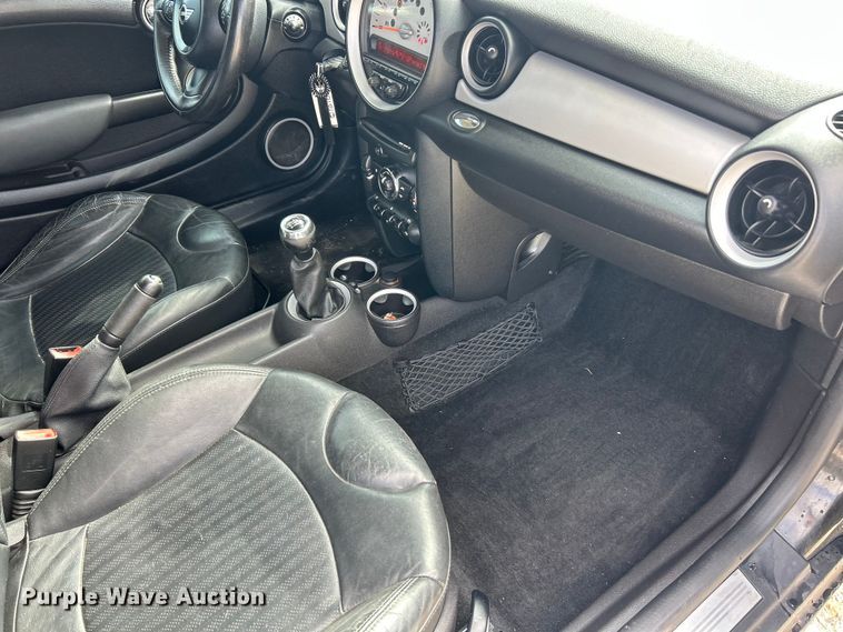 image for item ET3329 2011 Mini Cooper 