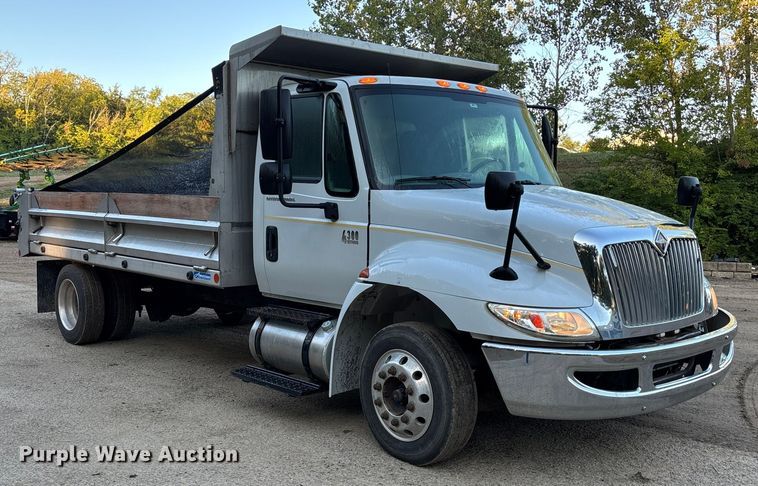 image for item ET4554 2006 International 4300 dump flatbed truck