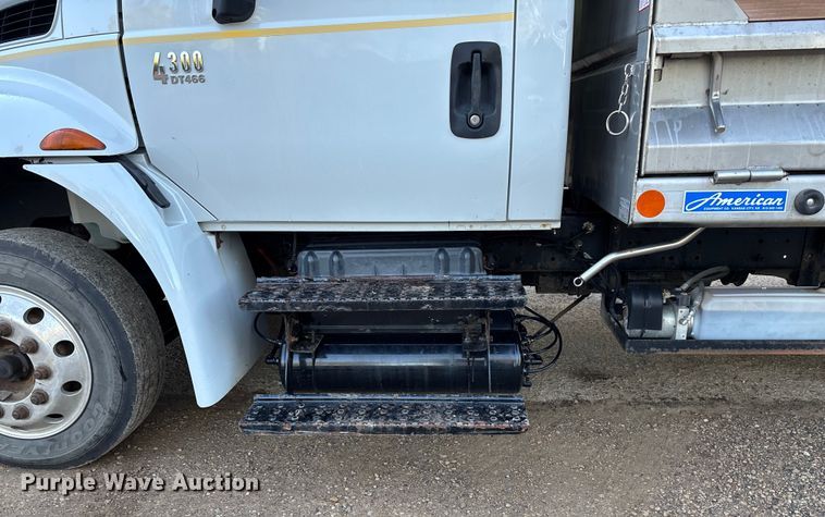 image for item ET4554 2006 International 4300 dump flatbed truck